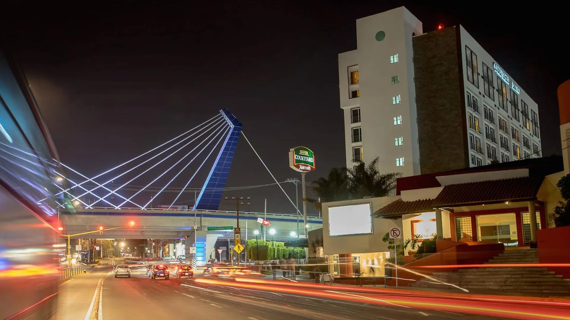 Courtyard by Marriott Puebla Las Animas 4*,